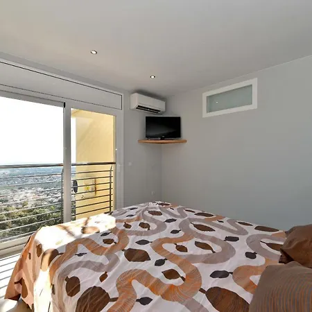 Ref-ali52 Apartman *