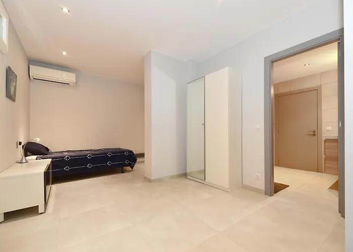 Ref-ali52 Apartment *