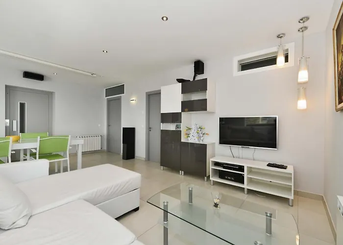 Ref-ali52 Apartment